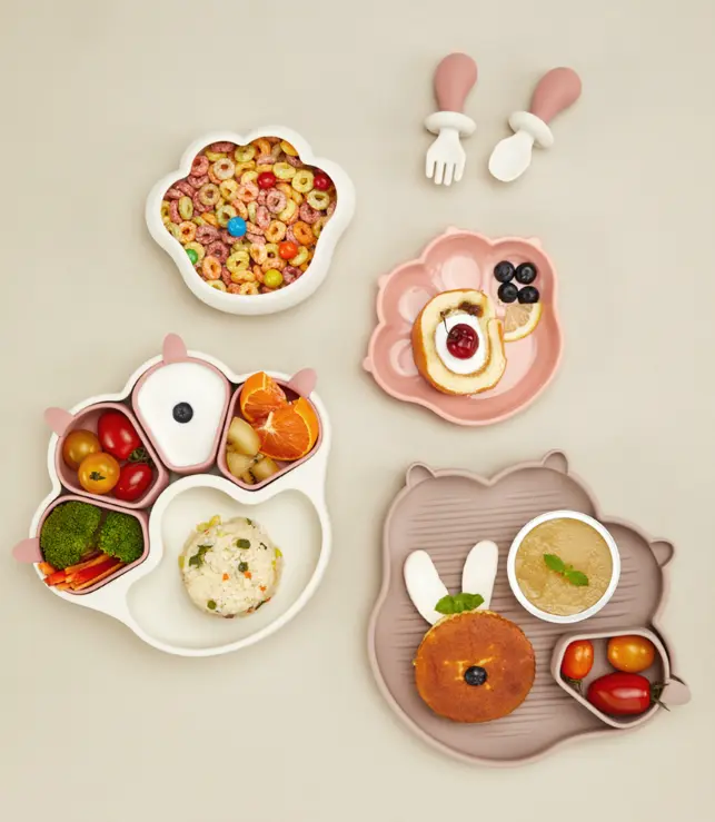 Bát Ăn Dặm Platinum Silicone Firgi Hàn Quốc Hình Mèo Có Đế Hít Cho Bé Tập Ăn Dặm Kèm Nắp Đậy 450ml